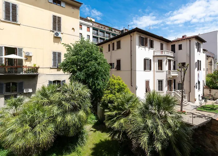 Living Walls Florence Apartments
